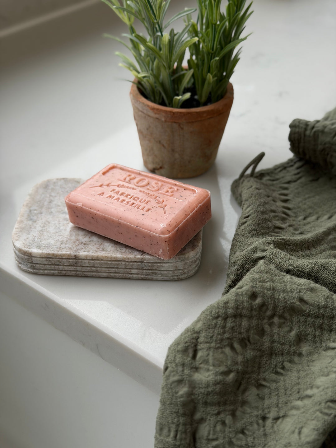 Savon de Marseille - Hand &amp; Body Soap - Rose Petals