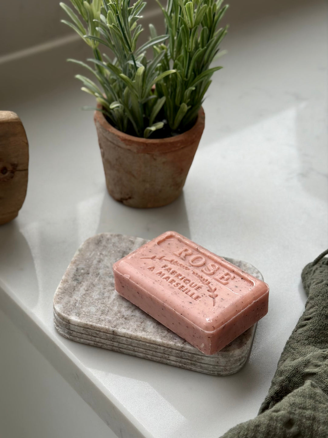 Savon de Marseille - Hand &amp; Body Soap - Rose Petals