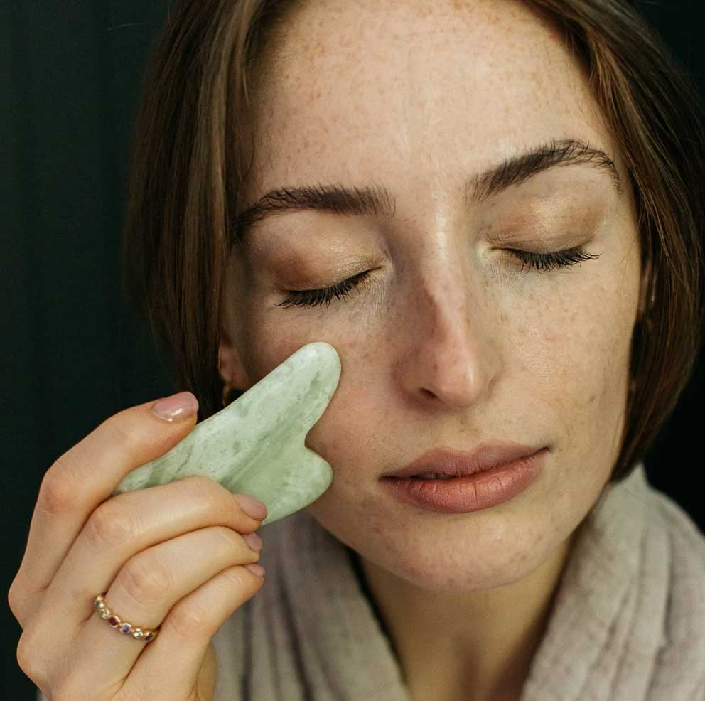 ELA LIFE GUA SHA AND ROLLER SET XIUJAN JADE