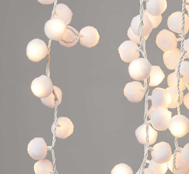 POM POM WHITE LIGHT GARLAND