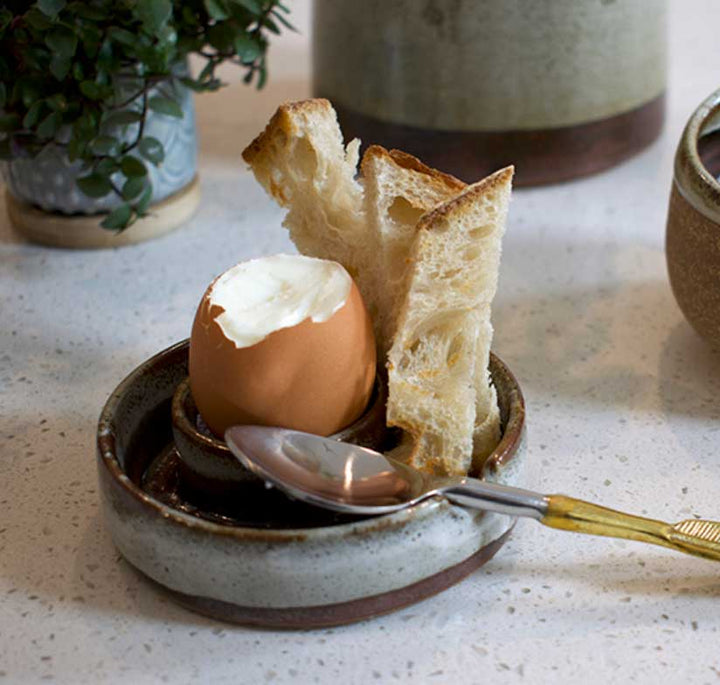 STONEWARE EGG DISH IN TAWNY